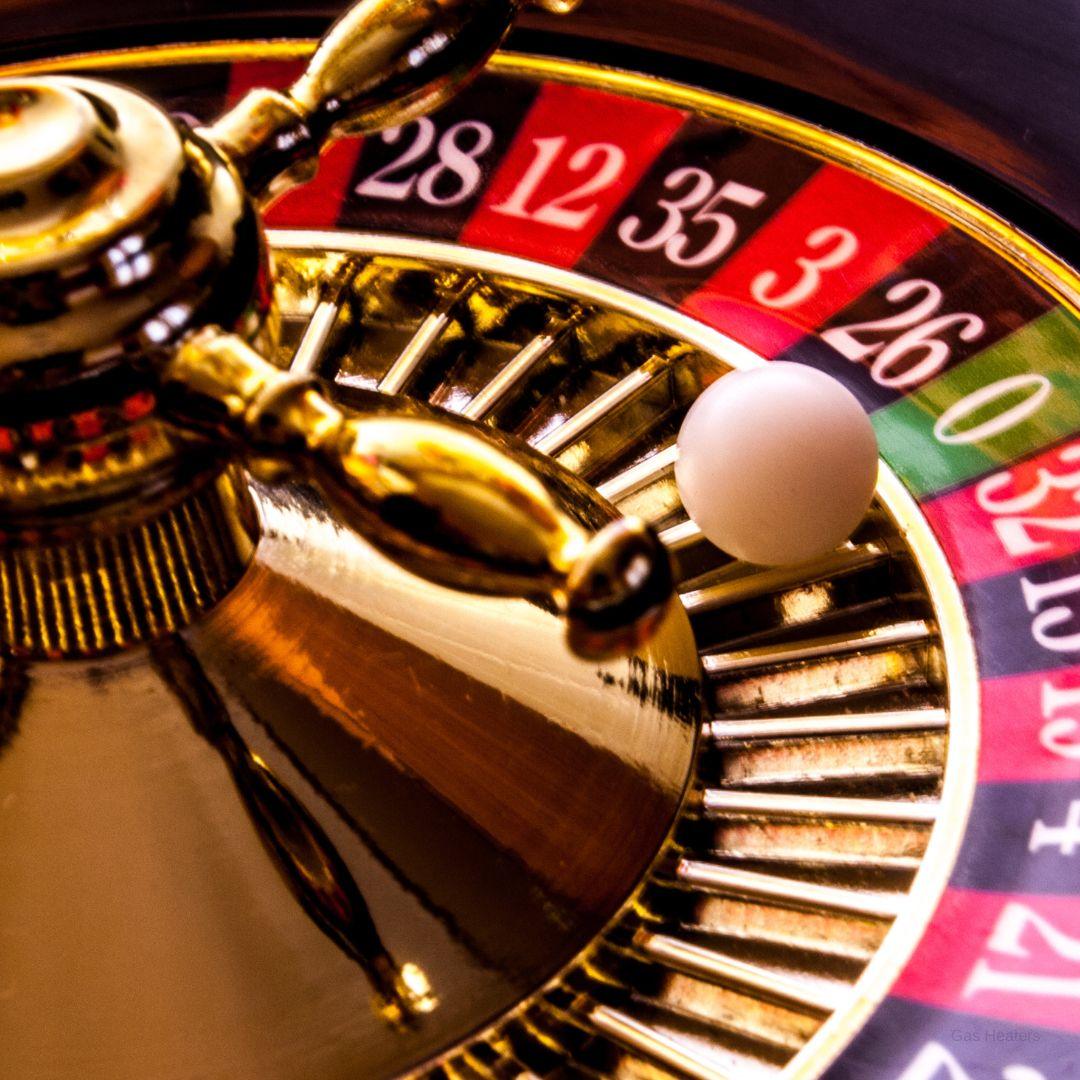 Level Up Casino website interface showing game lobby and promotional banners